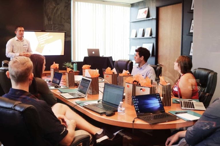 5 vantagens em contratar empresa especializada ao invés de freelancer